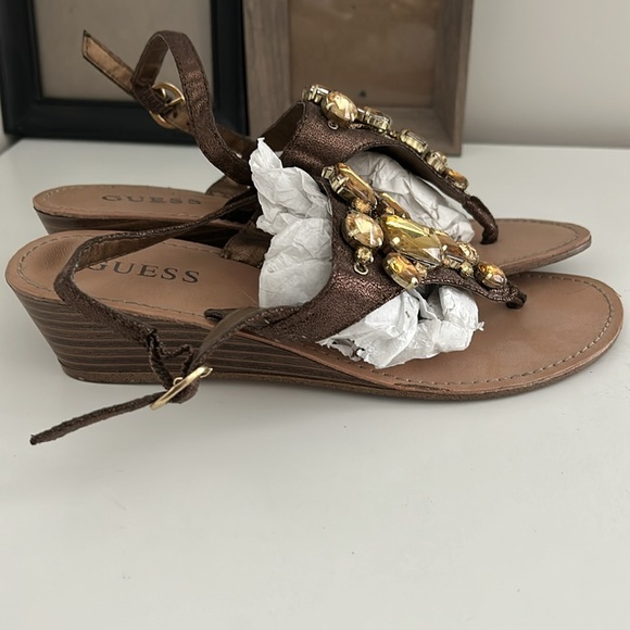 Guess brand sandals - Picture 2 of 6